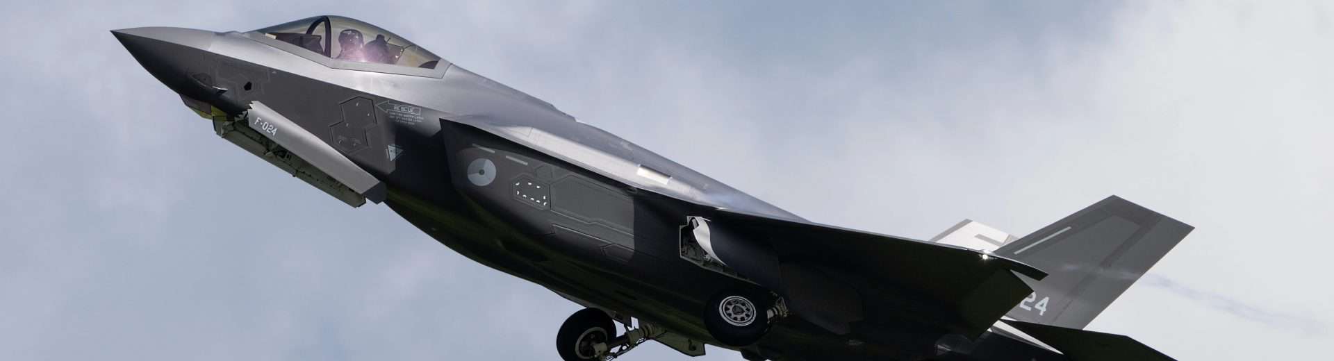 NATO allies practice dogfighting